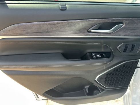 Used 2024 Jeep Grand Cherokee L Overland w/ Advanced Protech Group III image 29