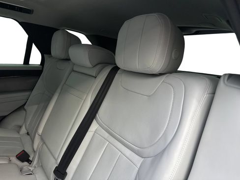 Used 2024 Land Rover Range Rover Sport SE AWD/4WD image 33