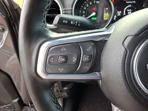 Used 2023 Jeep Wrangler Unlimited Sahara w/ Cold Weather Group AWD/4WD image 21