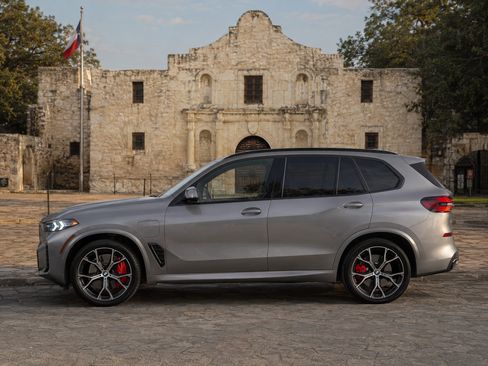 Used 2026 BMW X5 xDrive50e AWD/4WD image 3