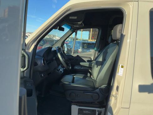 Used 2022 Mercedes-Benz Sprinter 2500 image 20