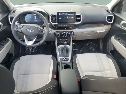 Used 2025 Hyundai Venue SEL FWD image 12