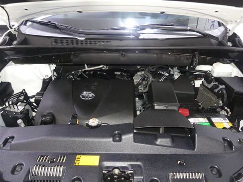 Used 2019 Toyota Highlander XLE image 14