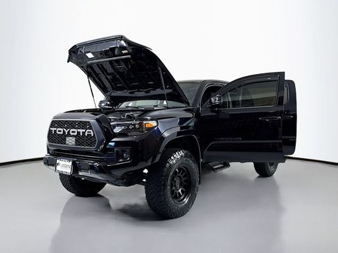 Used 2019 Toyota Tacoma SR5 RWD image 17