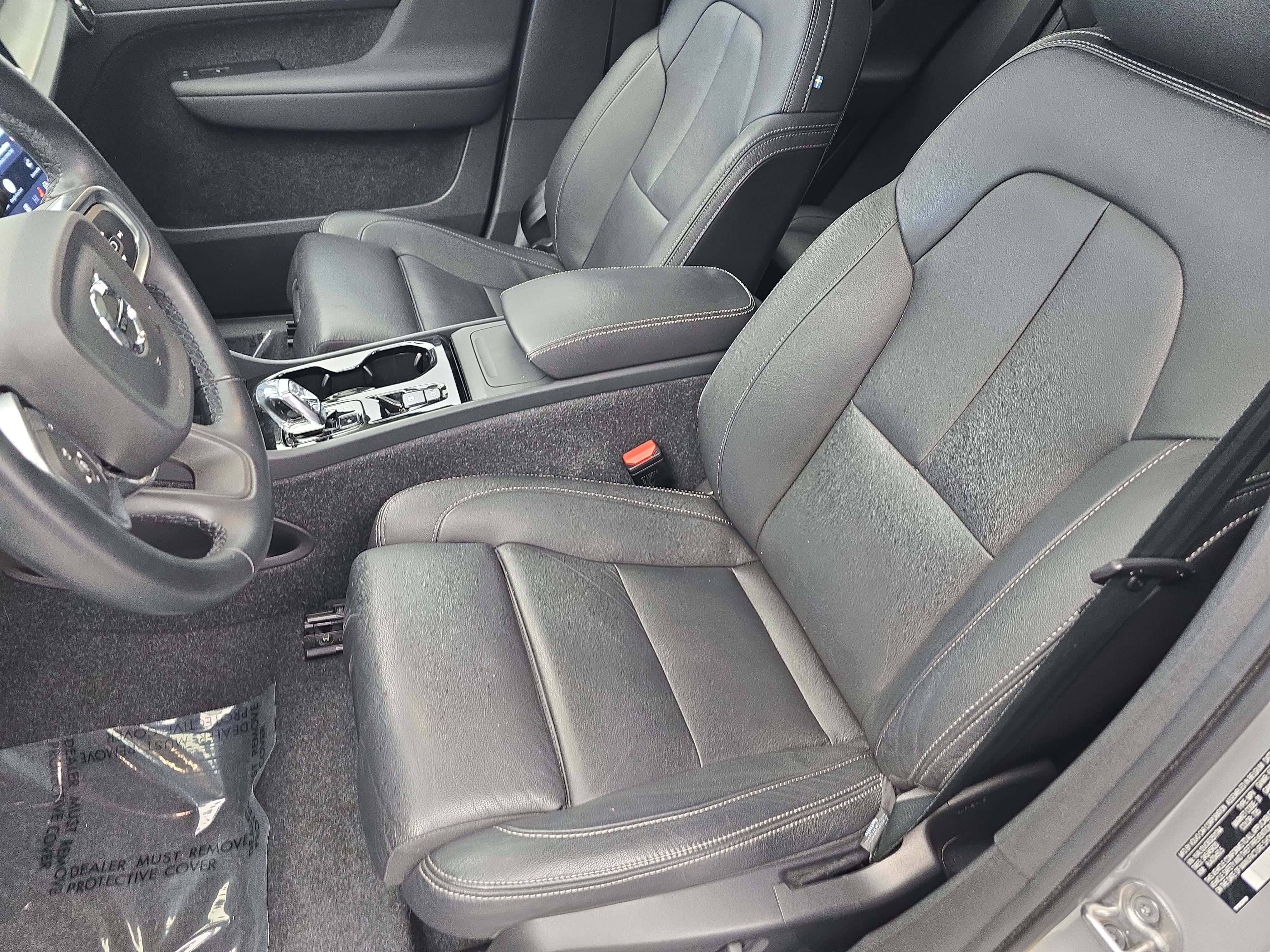 Used 2025 Volvo XC40 B5 Plus AWD/4WD image 15