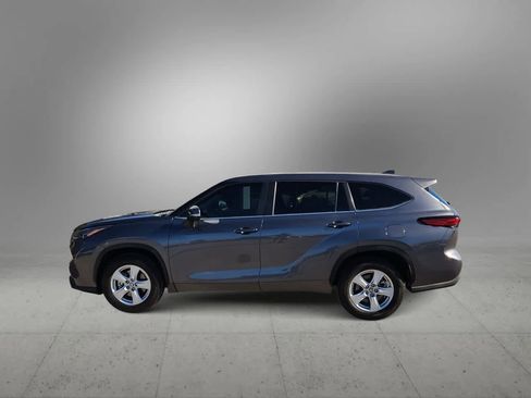 Certified 2023 Toyota Highlander LE image 5