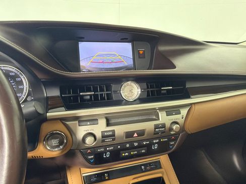 Used 2016 Lexus ES 350 w/ Premium Package w/Wood Trim FWD image 17