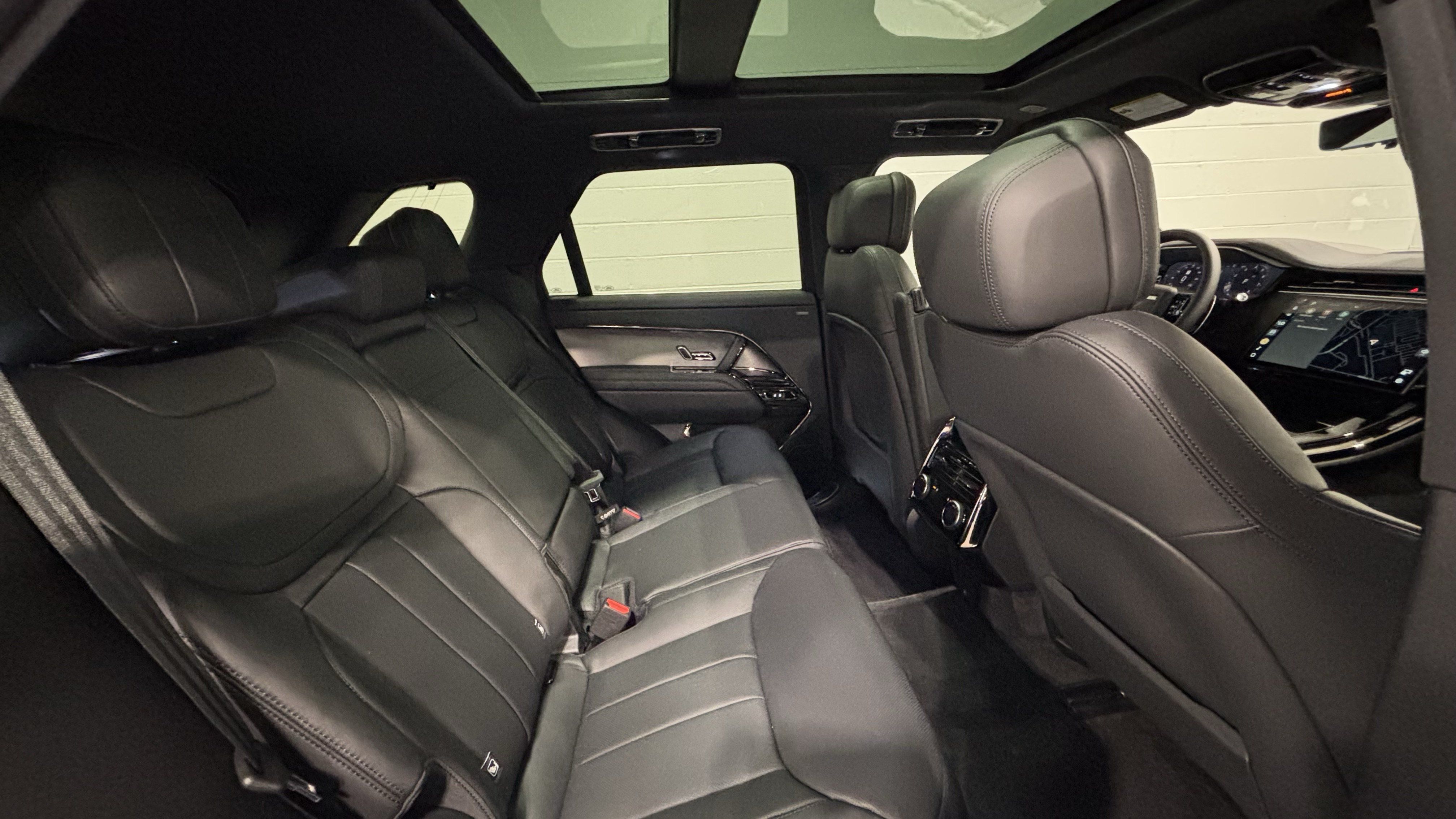 New 2026 Land Rover Range Rover Sport Dynamic SE AWD/4WD image 16