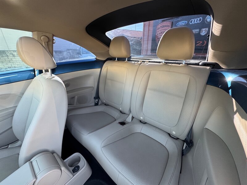 Used 2019 Volkswagen Beetle 2.0T SE FWD image 31