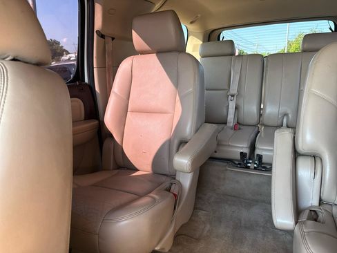 Used 2011 GMC Yukon XL Denali AWD/4WD image 10