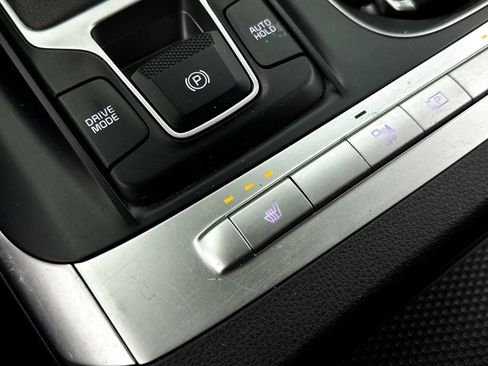 Used 2022 Kia Carnival LX FWD image 26