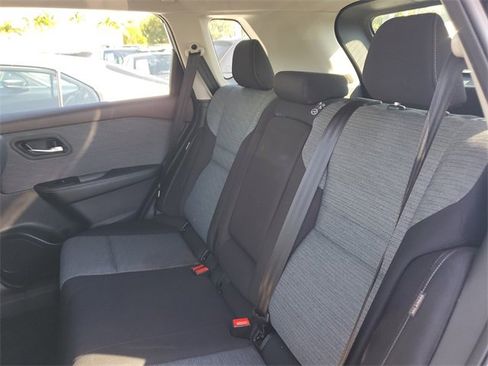 Used 2023 Nissan Rogue SV image 16