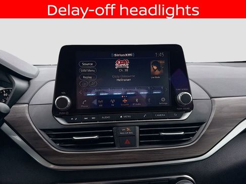 Used 2024 Nissan Altima 2.5 SV FWD image 14