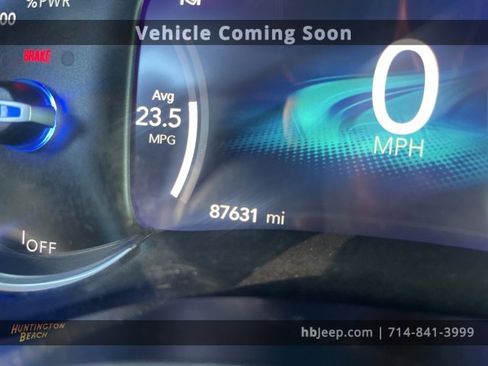 Used 2023 Chrysler Pacifica Touring-L image 11