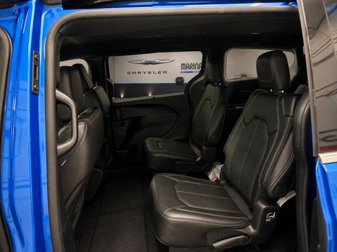 New 2027 Chrysler Pacifica Select FWD image 7