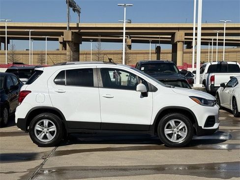 Used 2021 Chevrolet Trax LT image 3