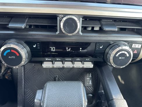 Certified 2024 Toyota Tacoma TRD Off-Road image 18