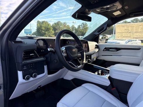 New 2025 Chevrolet Suburban Premier image 25
