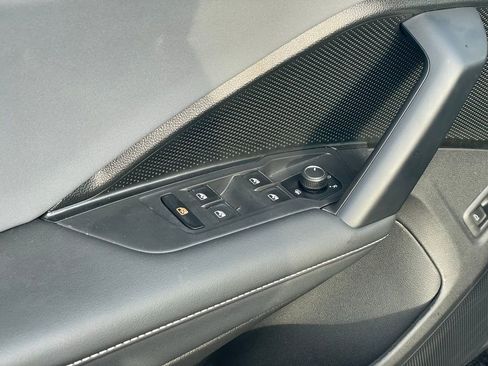 Certified 2025 Volkswagen Tiguan SE R-Line image 13