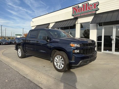 Used 2021 Chevrolet Silverado 1500 Custom w/ Safety Confidence Package image 3