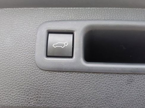 Used 2021 Toyota Highlander XLE FWD image 34