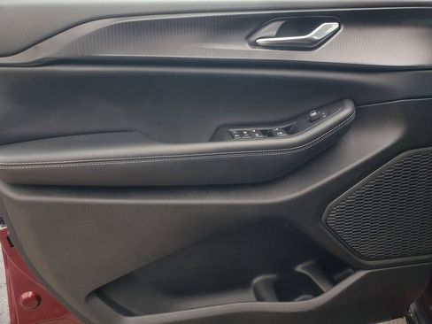 Used 2024 Jeep Grand Cherokee Altitude image 12