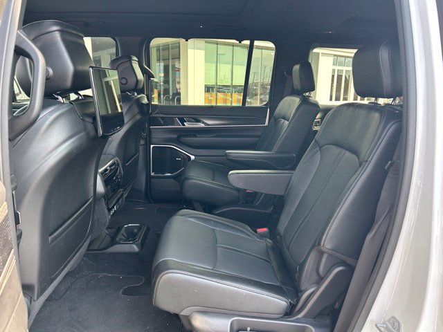 Used 2023 Jeep Wagoneer Series III w/ Premium Group I AWD/4WD image 27
