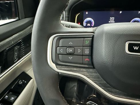 Used 2022 Jeep Wagoneer Series II AWD/4WD image 28