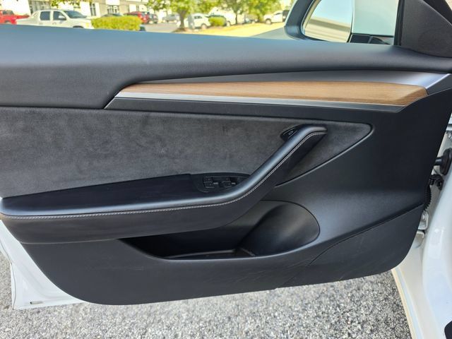 Used 2022 Tesla Model 3 Standard Range RWD image 11