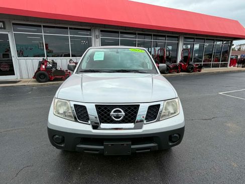 Used 2013 Nissan Frontier S w/ S Preferred Pkg RWD image 2