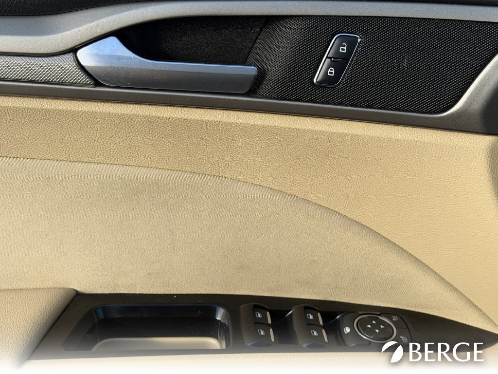 Used 2016 Ford Fusion SE FWD image 30