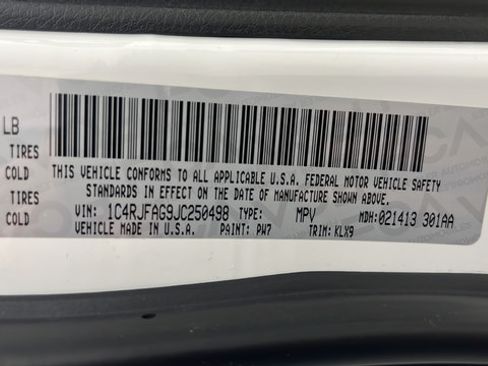 Used 2018 Jeep Grand Cherokee Altitude AWD/4WD image 28