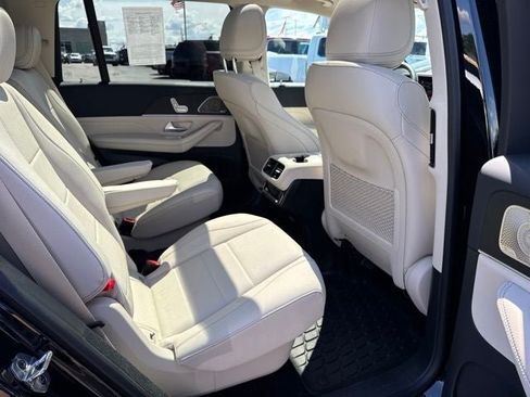 Used 2025 Mercedes-Benz GLS 450 4MATIC image 25