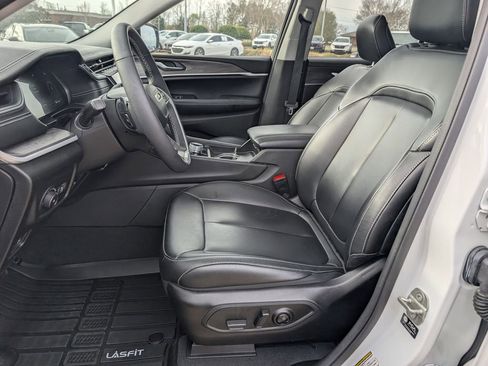 Used 2024 Jeep Grand Cherokee L Limited image 10