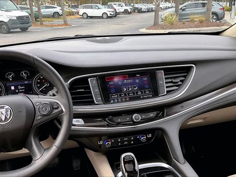 Used 2020 Buick Enclave Essence w/ Sound and Sites Package image 6