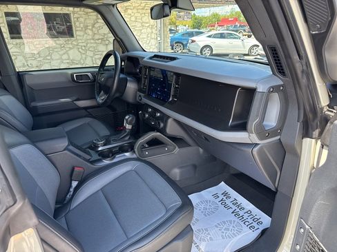 Used 2022 Ford Bronco Everglades image 23