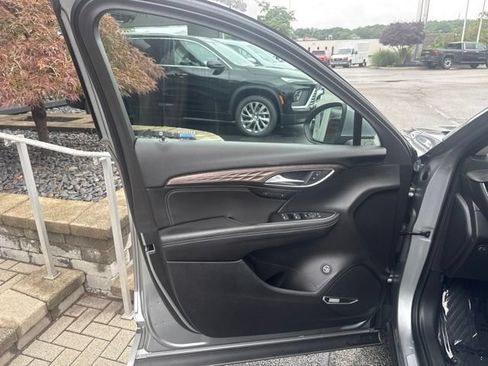 Used 2023 Buick Envision Avenir AWD/4WD image 9