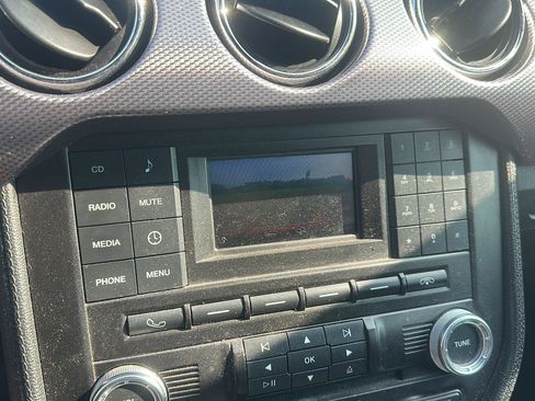 Used 2015 Ford Mustang Coupe RWD image 18