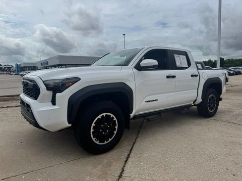 Used 2024 Toyota Tacoma TRD Off-Road AWD/4WD image 23