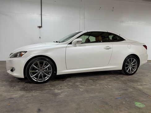 Used 2014 Lexus IS 250C w/ Luxury Package RWD image 2