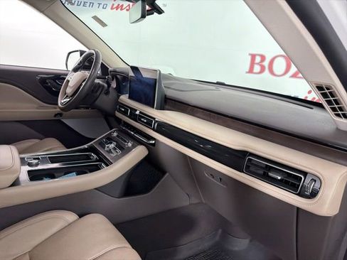 Used 2022 Lincoln Aviator Reserve w/ Equipment Group 201A AWD/4WD image 17