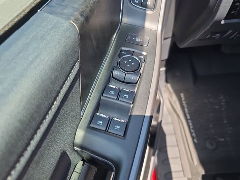 New 2025 Ford F250 Lariat w/ Black Appearance Package image 15
