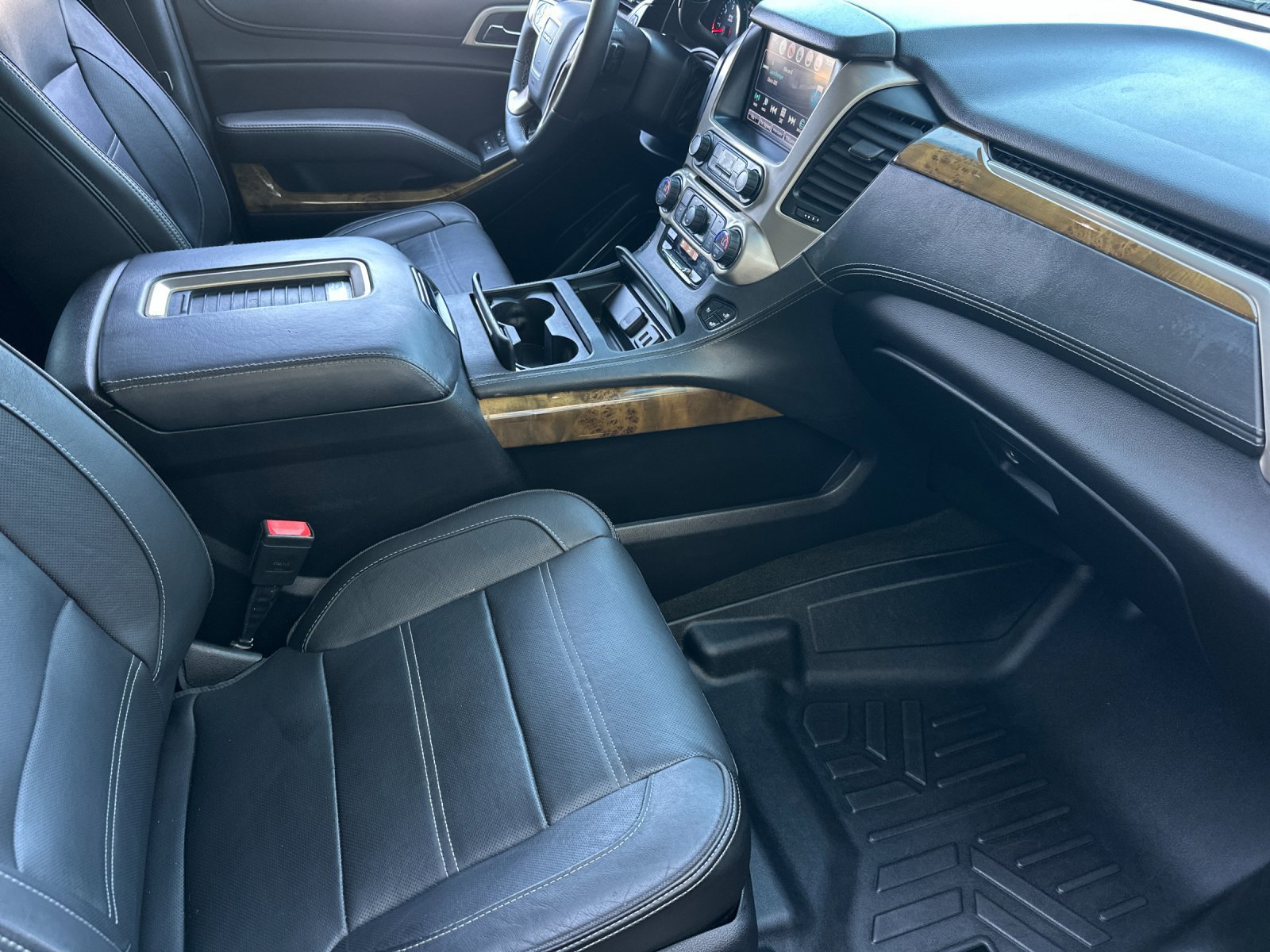 Used 2017 GMC Yukon XL Denali w/ Open Road Package AWD/4WD image 16