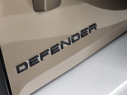 Used 2024 Land Rover Defender 110 S image 13