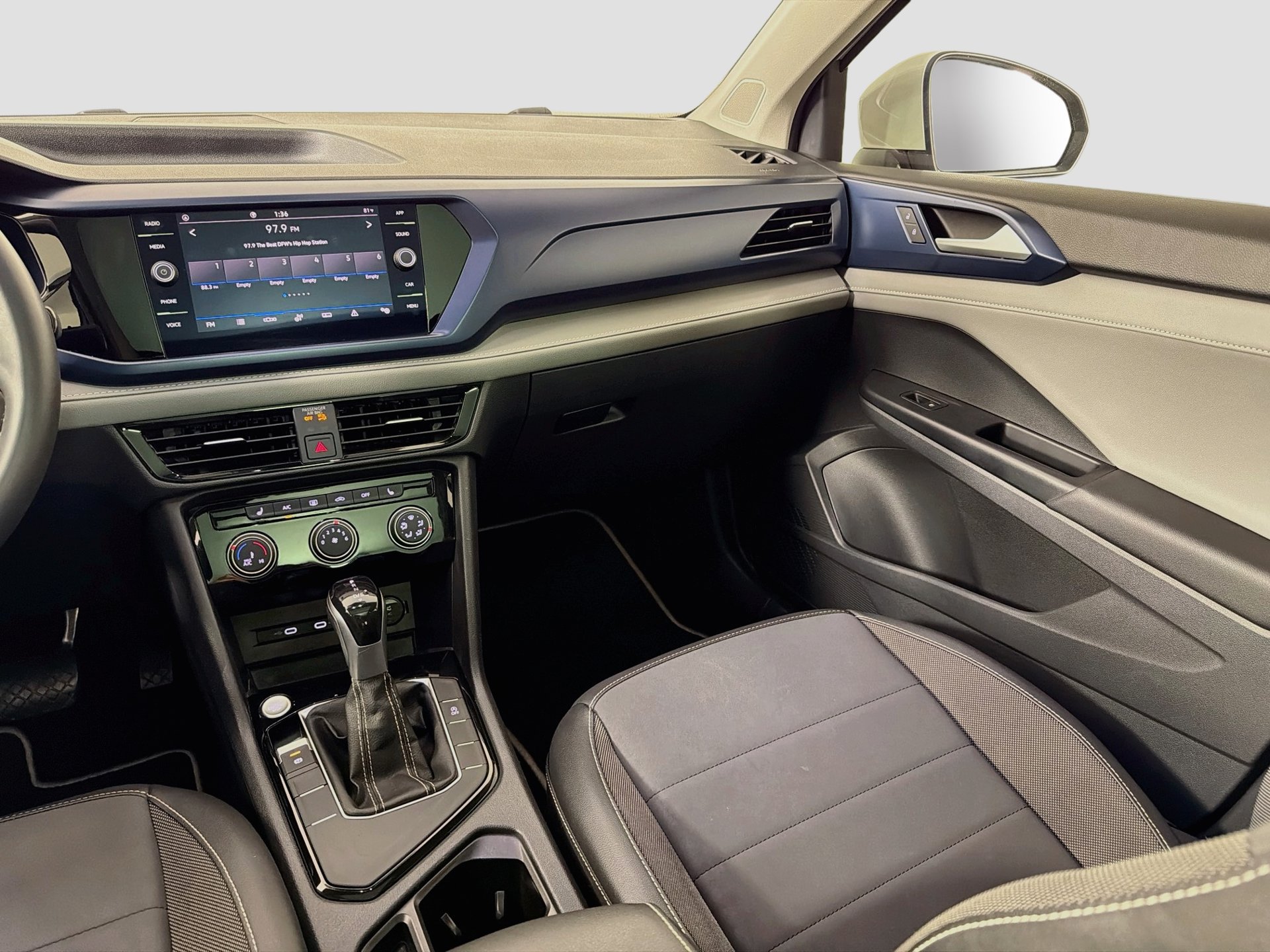 Certified 2023 Volkswagen Taos SE w/ Panoramic Sunroof Package FWD image 23