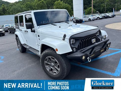 Used 2016 Jeep Wrangler Unlimited Sahara w/ Connectivity Group AWD/4WD image 3