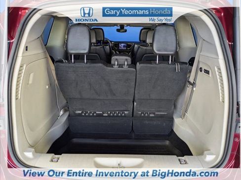 Used 2018 Chrysler Pacifica Limited image 15