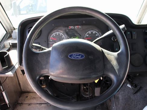 Used 2015 Ford E-450 and Econoline 450 Super Duty w/ A/C Prep Package image 21