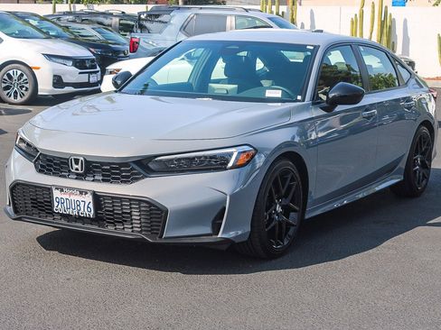 Used 2025 Honda Civic Sport image 3