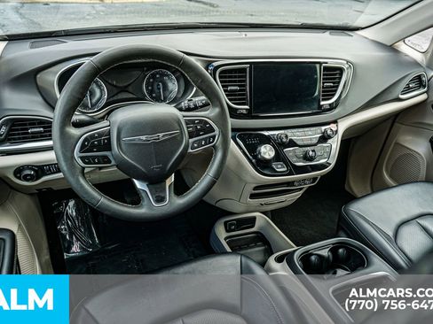 Used 2024 Chrysler Pacifica Touring-L FWD image 29